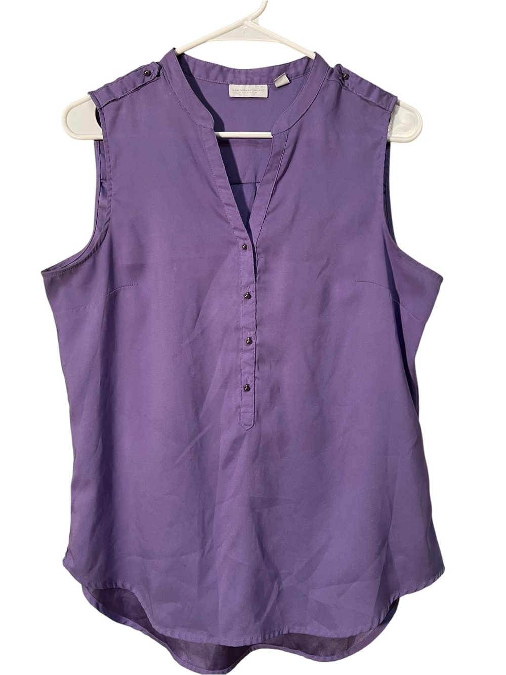 New York & Company Women's Sz Medium Popover Blouse Light Purple Sleeveless Gold